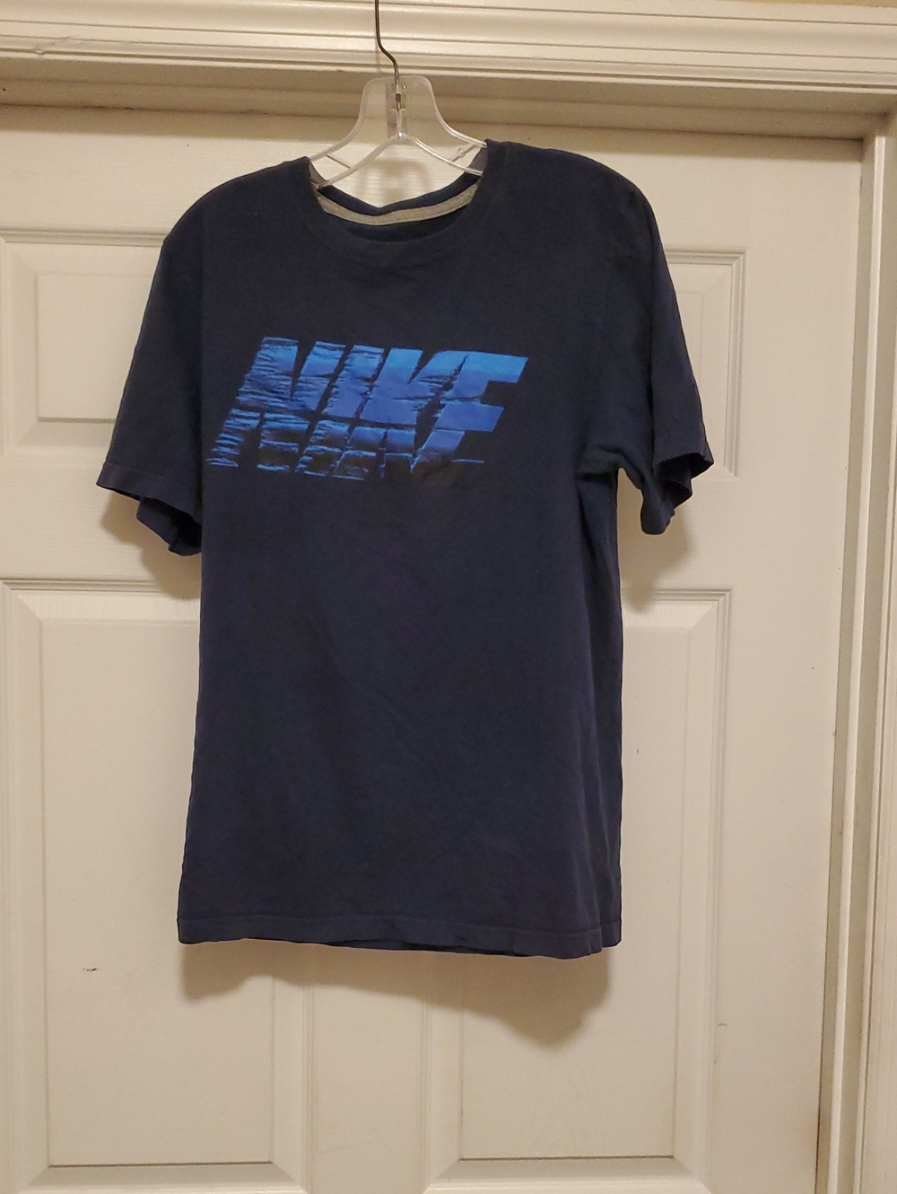 Nike Men’s Dark Blue Short Sleeve Logo Tee with Gradient Blue Graphic